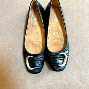 Naturalizer Comfort Flats